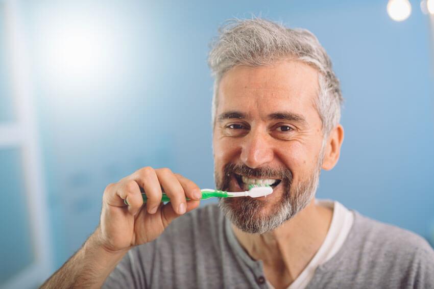 مراقبت از دهان و دندان در مردان